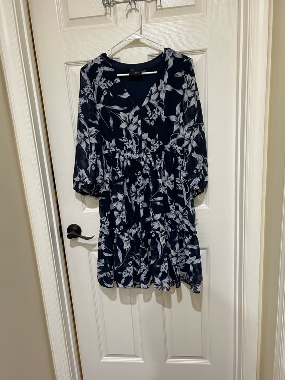 NWT-Taylor Navy Floral Tiered V-Neck Dress